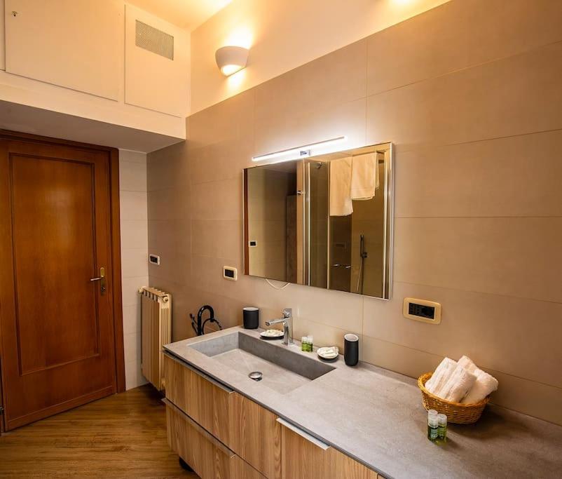 Dimora Al Colosseo, 2 Bedrooms 罗马 外观 照片